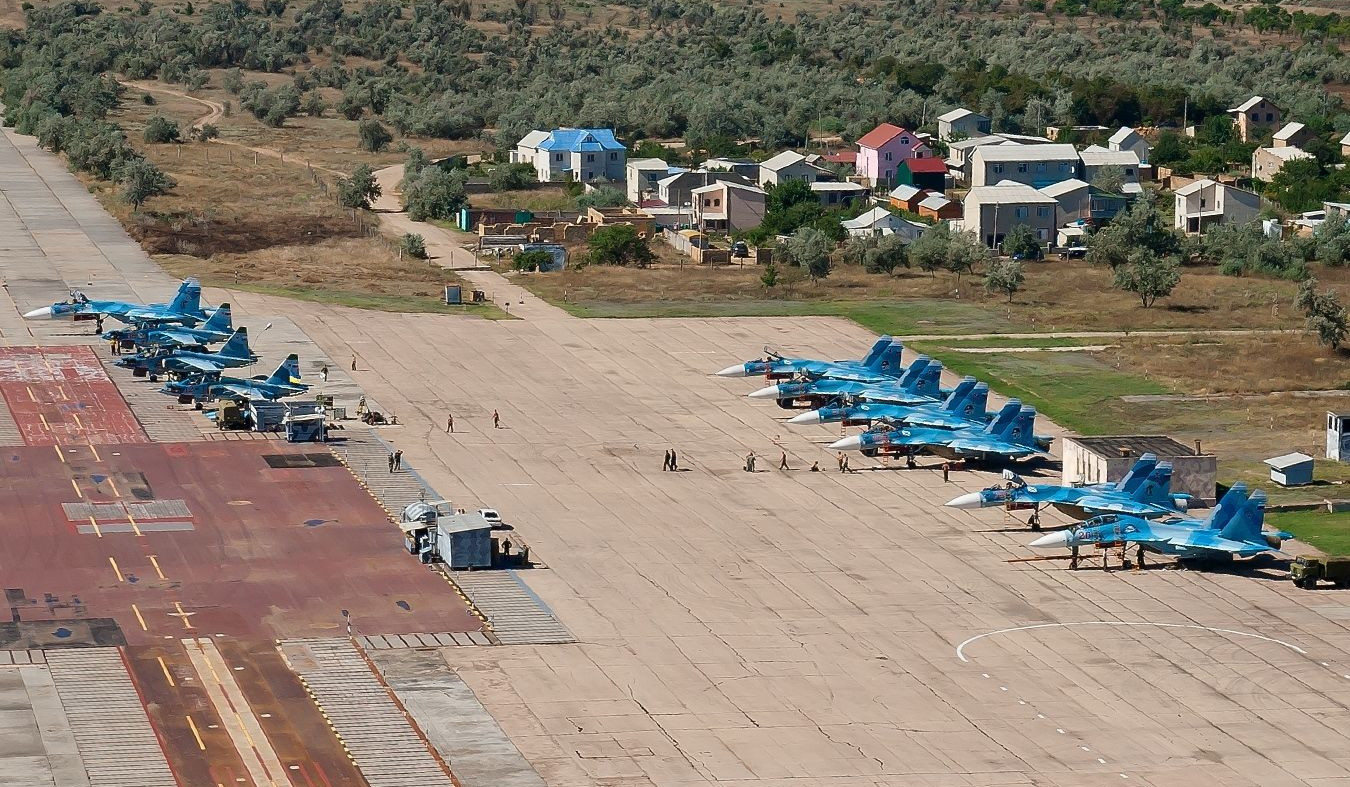 Минобороны РФ сообщило о детонации боеприпасов на территории аэродрома Саки