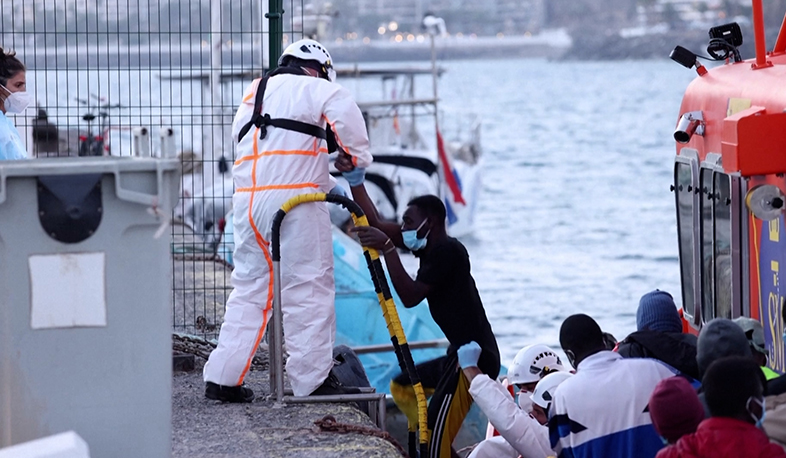 Spanish coast guard rescues 61 migrants at sea, one dead