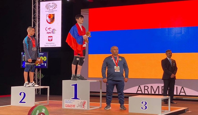 Сережа Барсегян стал чемпионом Европы по тяжелой атлетике в соревновании спортсменов возрастной категории до 15 лет