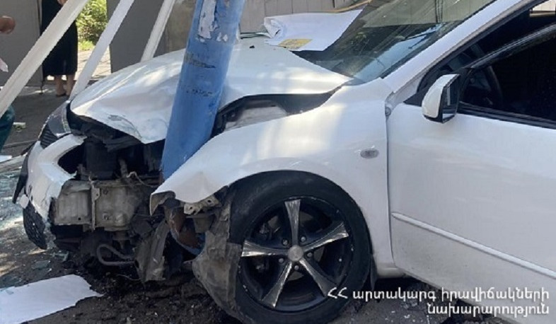 Ավտոմեքենան Արմենակյան փողոցում բախվել է տրանսպորտի կանգառին, ապա՝ հարակից սյանը և վրաերթի է ենթարկել քաղաքացու