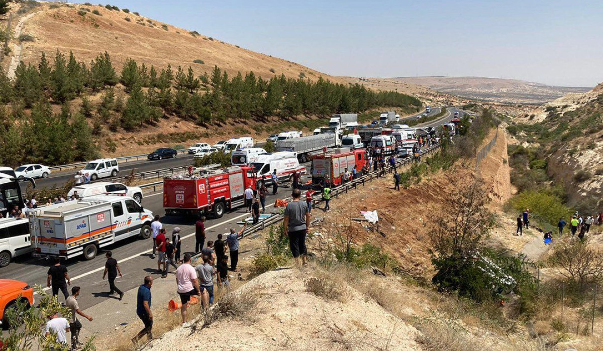 В результате ДТП в Турции погибли 16 человек, более 20 пострадали