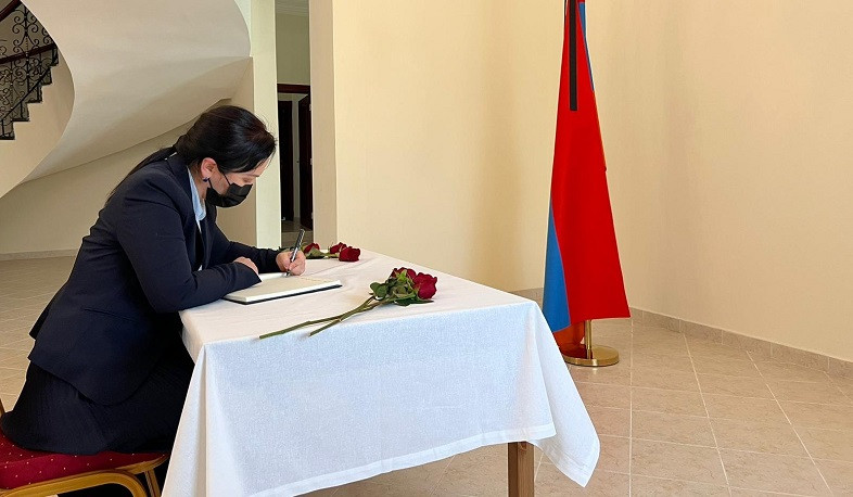 Կատարում Հայաստանի դեսպանության սգո մատյանում գրառումներ են կատարվել