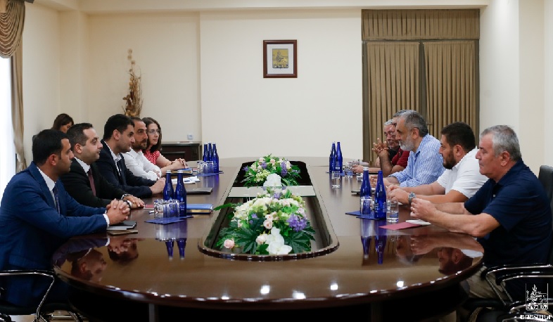 Հրաչյա Սարգսյանը հրատարակիչների հետ քննարկել է համայնքային գրադարանների զարգացման հարցը