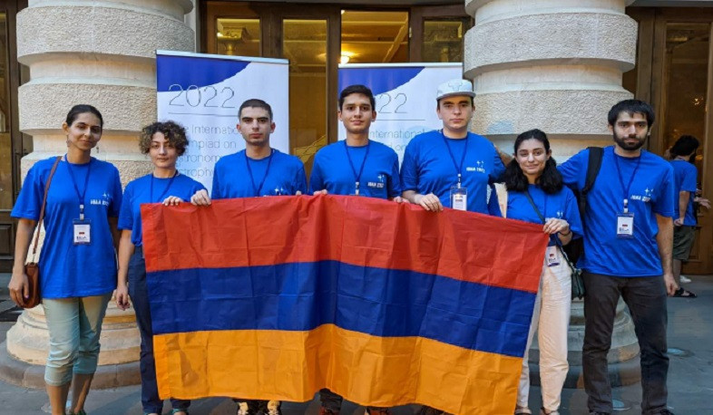 3 բրոնզե մեդալ՝ աստղագիտության և աստղաֆիզիկայի միջազգային 15-րդ օլիմպիադայից