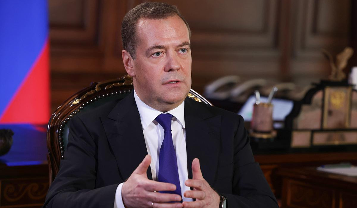 Гарантии безопасности Украине мог дать только договор с Россией: Медведев