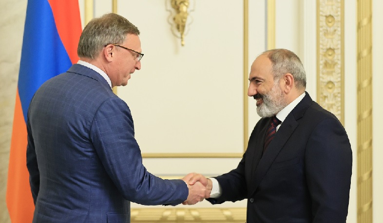 Никол Пашинян принял делегацию во главе с губернатором Омской области РФ