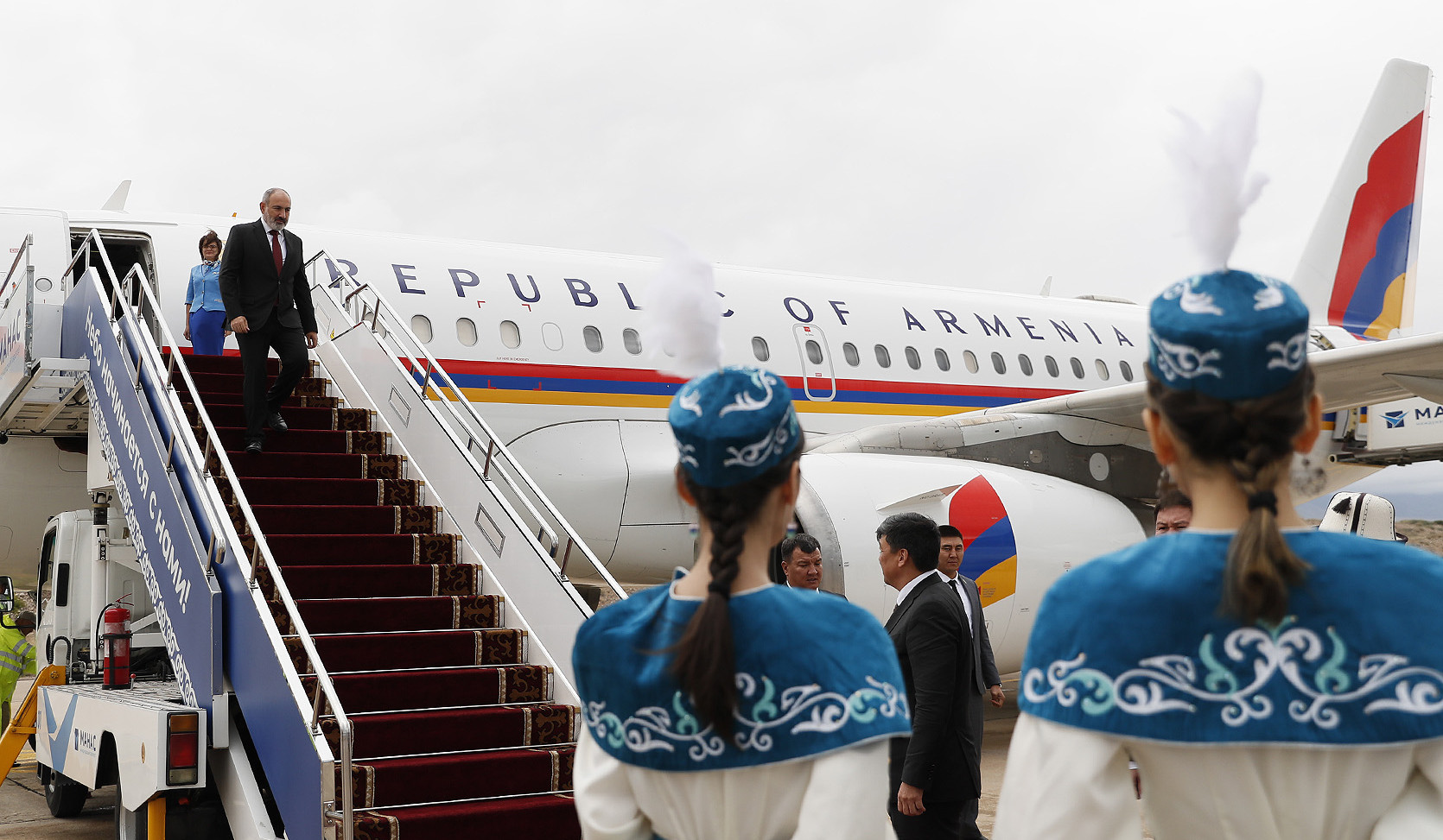 Armenia’s Pashinyan arrives in Kyrgyzstan on a working visit