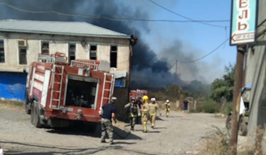 Հրդեհ Ստեփանակերտի թթվածնային սարքավորումների արտադրամասում. պայթել են բարձր ճնշմամբ տարաներ