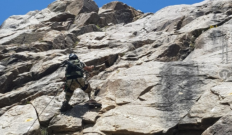 ER Silahlı Qüvvələrinin komandası “Elbrus halqası” yarışında iştirak edib