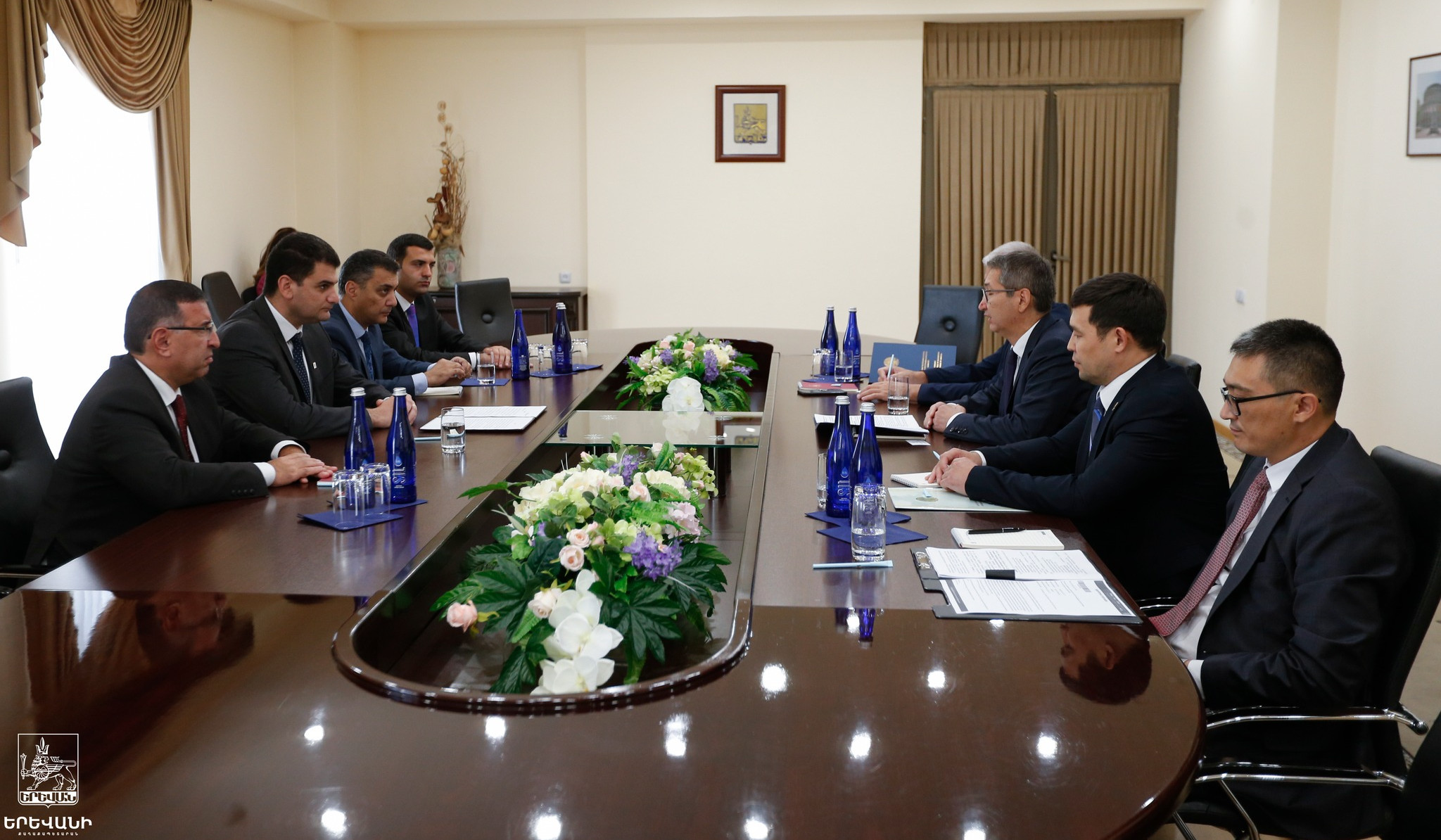 Հստակ ծրագրերի և նախագծերի իրագործման համար առկա է մեծ հնարավորություն. Երևանի քաղաքապետը՝ Ղազախստանի դեսպանին