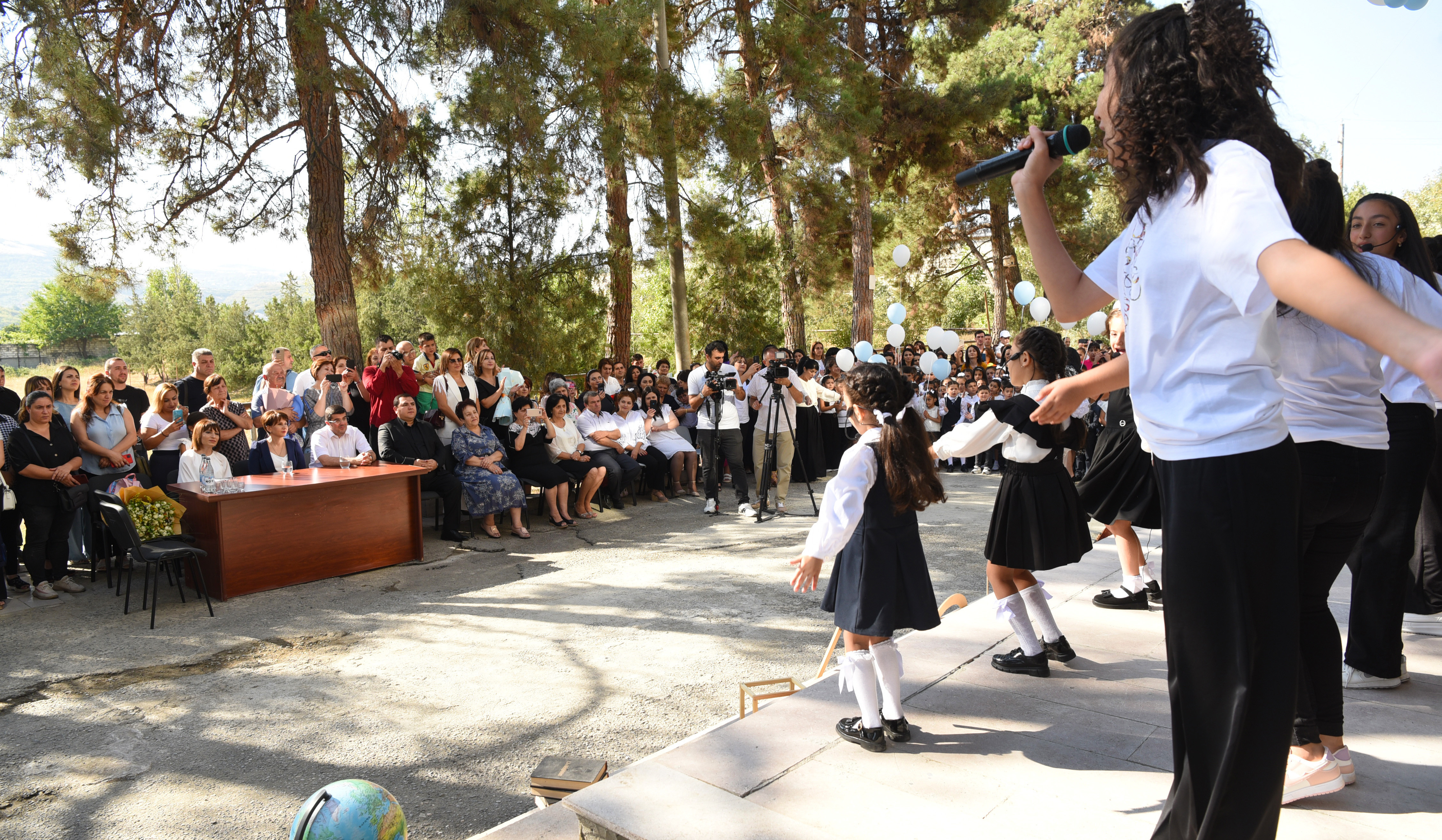 Artsax prezidenti Stepanakertdəki Erməni-İtalyan təhsil kompleksində olub
