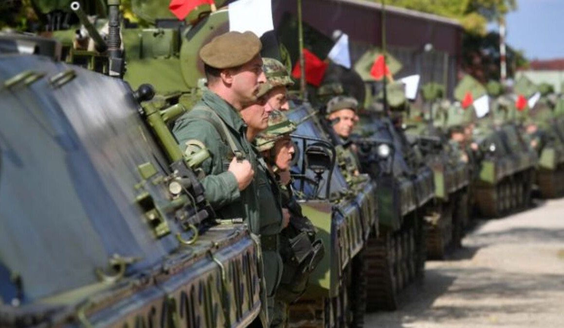 Армия Сербии начала военные учения в зоне безопасности у Косово