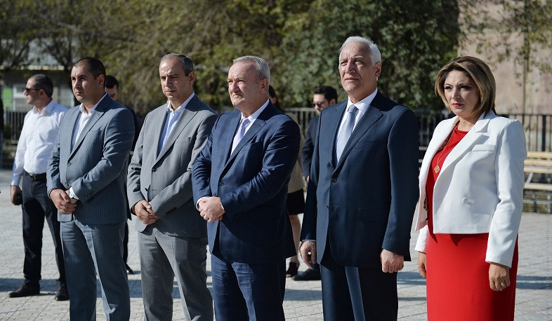 Դուք մեկ առաքելություն ունեք՝ պետք է կերտեք մեր ապագան. Վահագն Խաչատուրյանն այցելել է թիվ 142 ավագ դպրոց