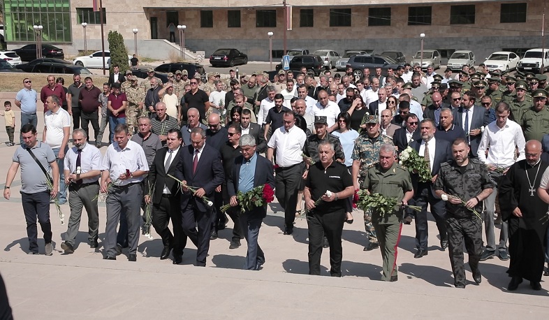 ՊԲ բարձրաստիճան սպայակազմն այցելել է Ստեփանակերտի հուշահամալիր և զինվորական պանթեոն