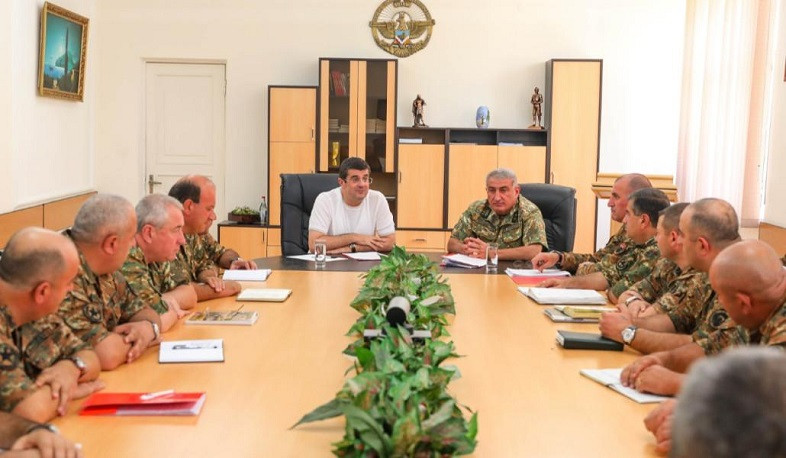 Արցախի նախագահը ՊԲ բարձրաստիճան հրամկազմի հետ ծառայողական խորհրդակցություն է անցկացրել