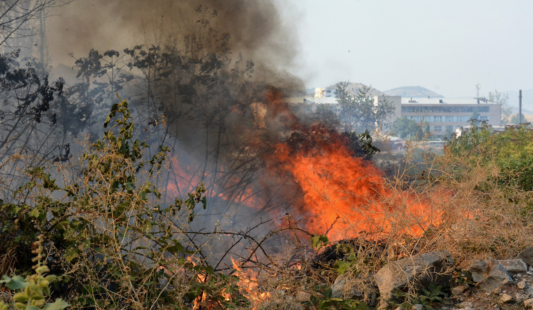 Հրշեջ-փրկարարները չեզոքացրել են Ստեփանակերտում բռնկված հրդեհը