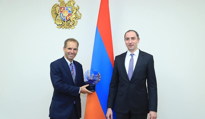 Ռոբերտ Խաչատրյանն ընդունել է ՏՏ ոլորտում համաշխարհային ներդրման համար ՀՀ պետական մրցանակակիր Լեոն Ստոկին