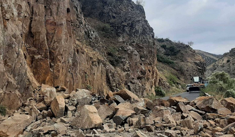 Գնդեվազ-Ջերմուկ ավտոճանապարհը քարաթափման հետևանքով ժամանակավորապես փակ է