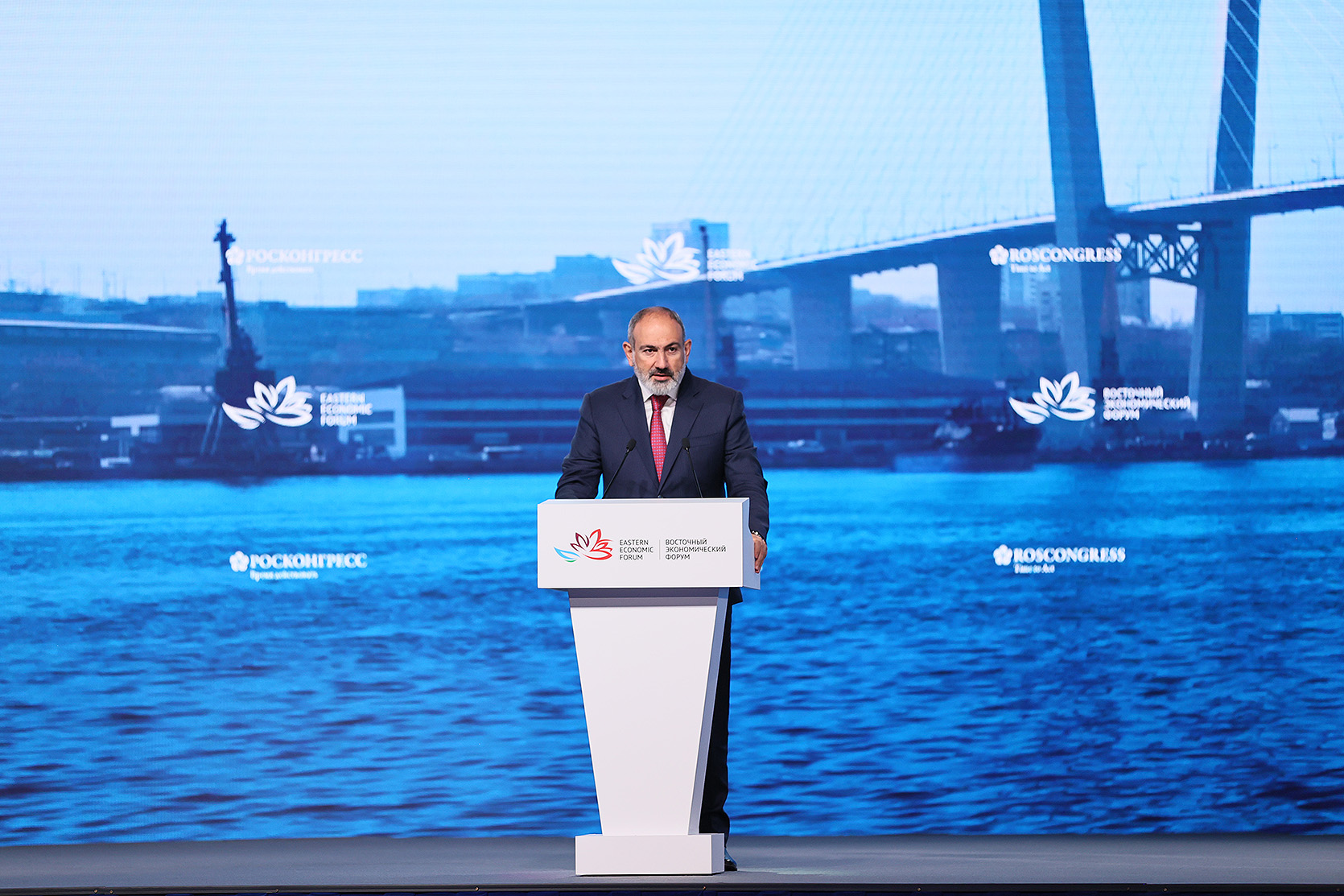 ER Baş naziri Şərqi İqtisadi Forumunda çıxış edib