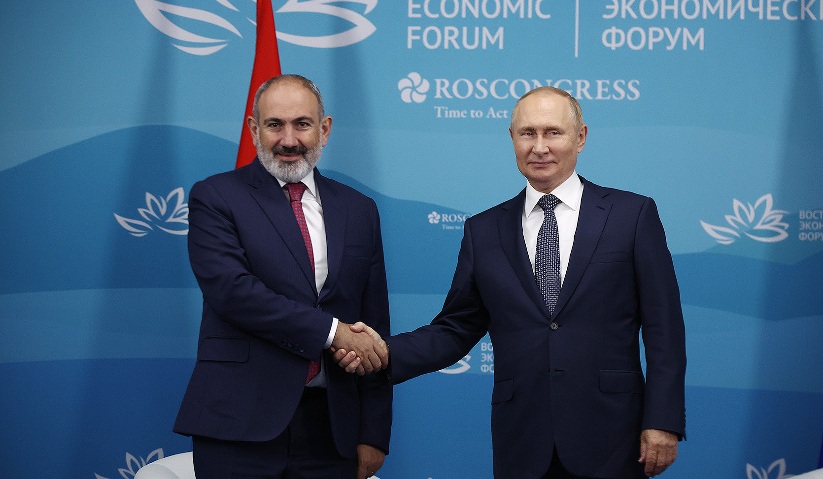 Nikol Pashinyan and Vladimir Putin meet in Vladivostok