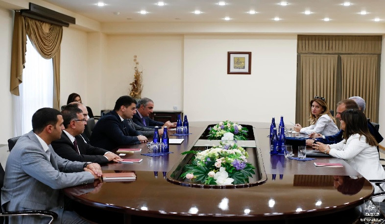 Հրաչյա Սարգսյանը և Լեոն Ստոկը քննարկել են քաղաքային տնտեսությունում նոր տեխնոլոգիաների կիրառման հնարավորությունը