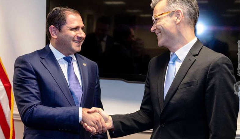 ER müdafiə naziri Kolin Kahlla Ermənistan-Amerika müdafiə əməkdaşlığının bütün gündəliyini müzakirə edib