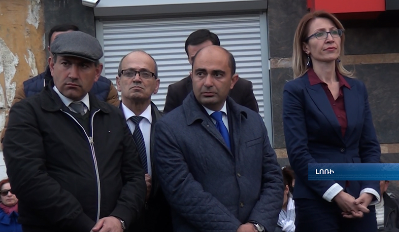 Yelk addresses its word to the people without distracting them