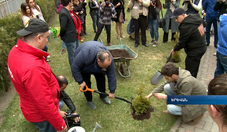 Պատերազմի հերոսները Երևանում ծառատունկի են մասնակցել