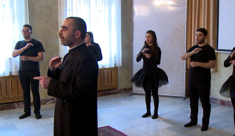 Աստվածաշունչ-տեսասկավառակ՝ լսողական խնդիրներ ունեցողների համար