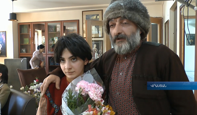 Թբիլիսիի հայկական թատրոնի Գիքորին ամենակրտսեր դերասանուհին է մարմնավորել