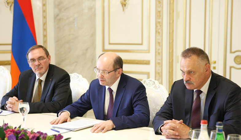 RA Prime Minister Karen Karapetyan receives Russian Railways first Vice President