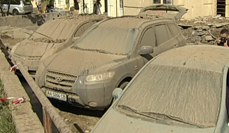 Underground water pipe exploded in Kiev