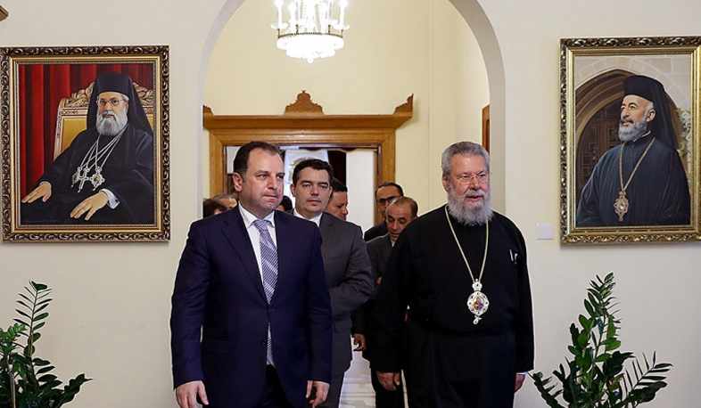 ՀՀ Պաշտպանության նախարարը հանդիպել է Համայն Կիպրոսի Արքեպիսկոպոս Խրիզոստոմոս Երկրորդի հետ
