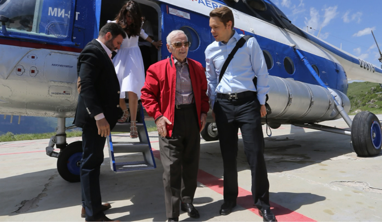 Նիկոլա Ազնավուրը մկրտվեց Հայաստանում