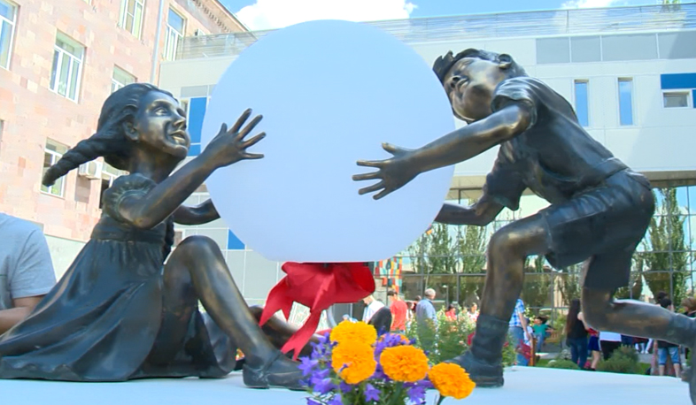 Երևանի արյունաբանական կենտրոնի մոտ խորհրդանշական քանդակ է տեղադրվել