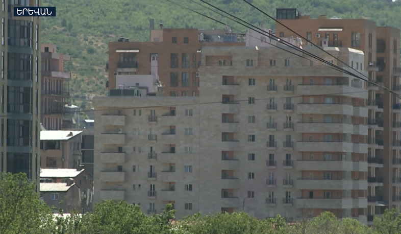 Երևանյան շենքերի կտուրներին կառուցված ձեղնահարկերը սպառնում են շենքերի ամրությանը