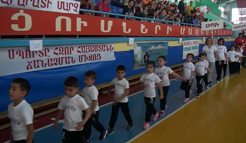 Children compete for the Presidential Award in Vanadzor