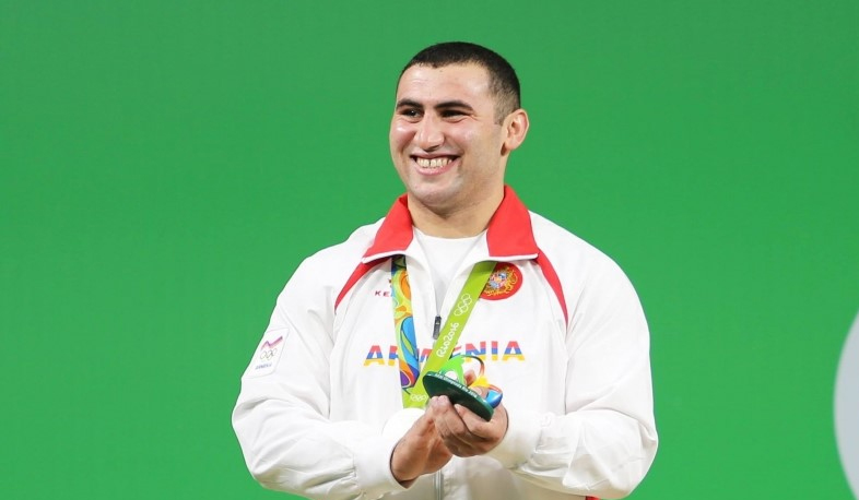 Weightlifter Simon Martirosyan wins World Junior Championship