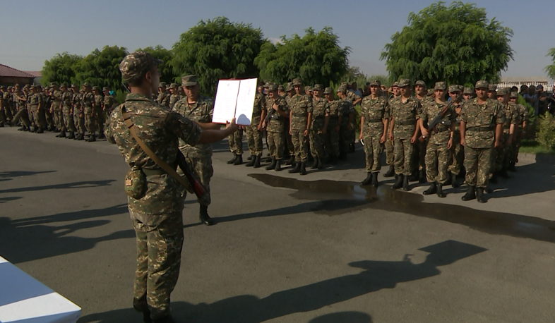 Draftees take oath to motherland