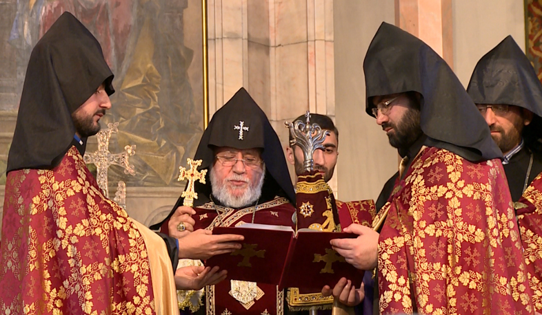New officers receive Catholicos’ blessing