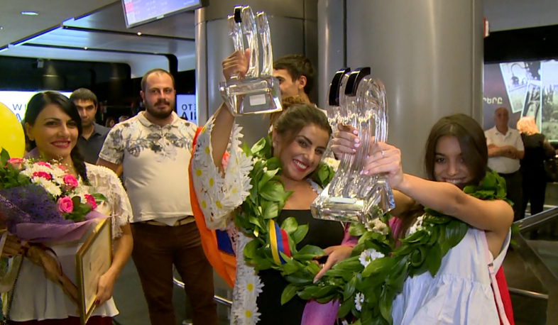 Երևան են վերադարձել «Նոր Ալիք»-ի հաղթողները՝ Էռնա Միրն ու Սյուզաննա Մելքոնյանը