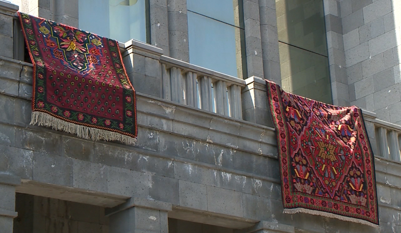Carpet flash mob in Yerevan