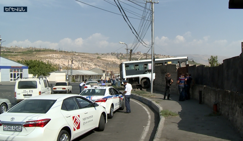 Bus number 37 crashes into building wall in Yerevan
