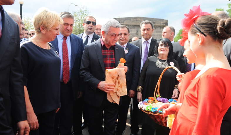 ՀՀ նախագահը մասնակցել է Գյումրու տոնին