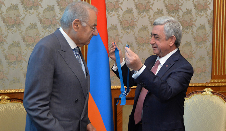 Պատվո շքանշան Ասո Թավիթյանին