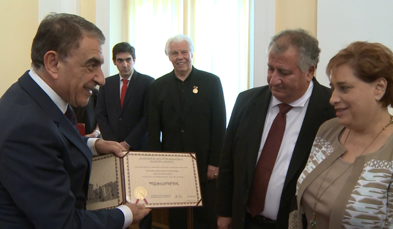 «Որ Հայաստանում բոլորը լսեն». ԱԺ նախագահը պարգևատրել է
