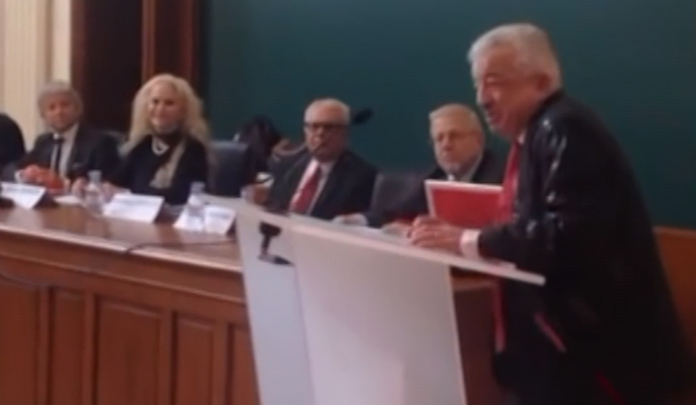 Մեկ եվրո տուգանք՝ Թուրքիայի դեսպանի վրա կարմիր հեղուկ լցնելու համար