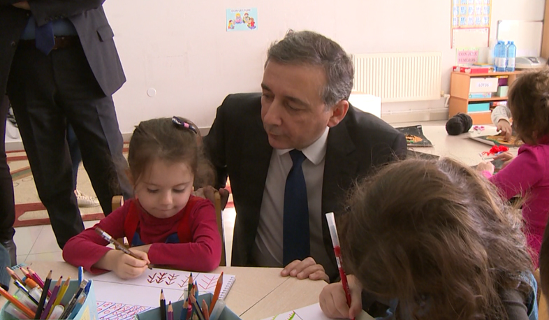 Ժիլ Պեկուն և ֆրանսերենը Հայաստանում