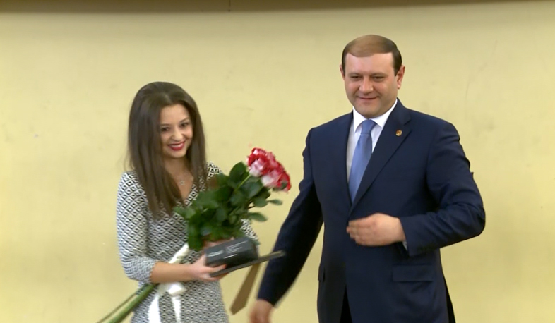 Լավագույն ուսանողները և գիտության գույնը