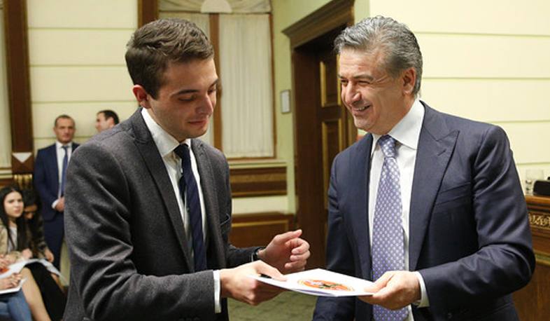 Վարչապետն ավարտական վկայագրեր է հանձնել ՀՀԿ «Անդրանիկ Մարգարյան»-ի շրջանավարտներին